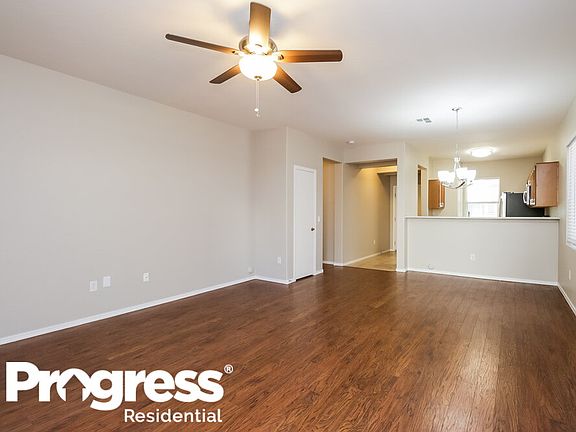 3rd image of 2215 S Barrington