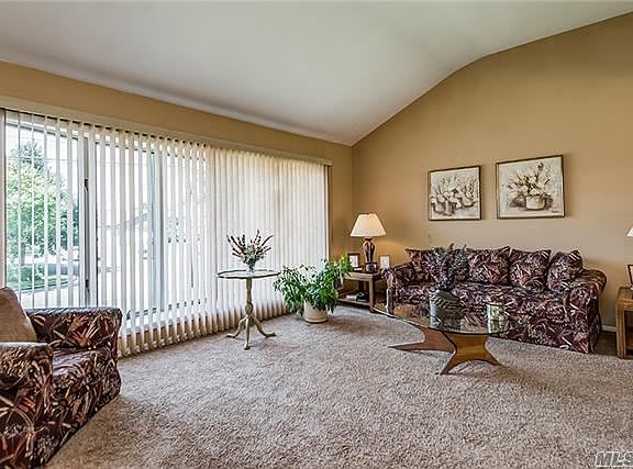 2nd image of 222 Bayview Ave