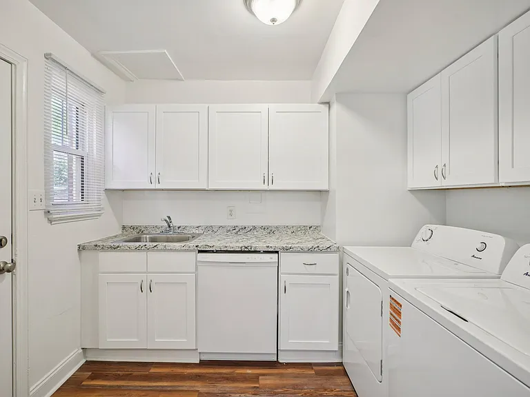 Trinity Park Apartments — Photo 9