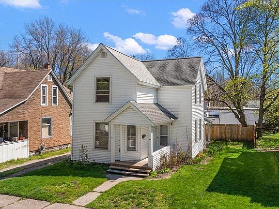 2nd image of 630 Prospect Ave NE