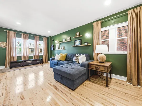 255 Weir St N, Hamilton, ON L8H 5G2