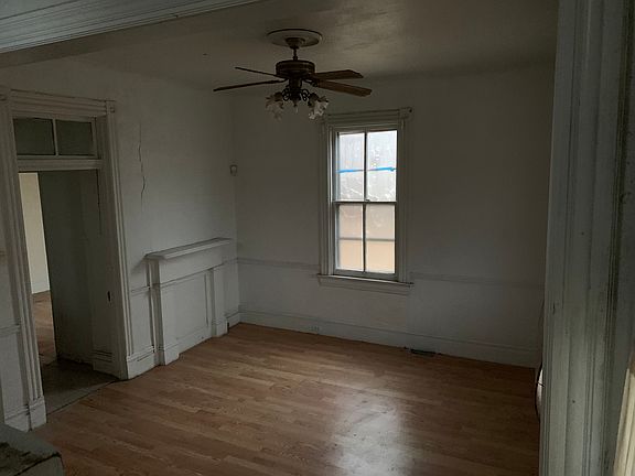 3rd image of 2057 Switzer Ave