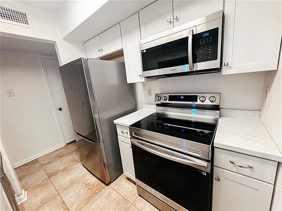 3rd image of 821 Bonnabel Blvd