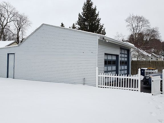 Garage with Bonus Room