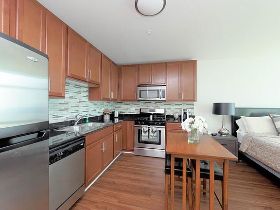 2nd image of 554 W Kinzie St #W1910