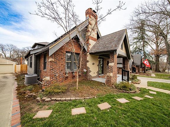 5th image of 6707 Oak St