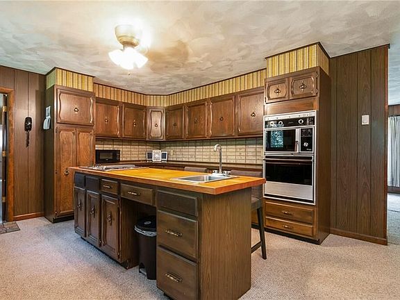 5th image of 19 Riverview Dr