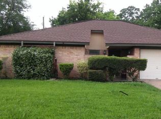 508 Lotus St, Lake Jackson, TX 77566