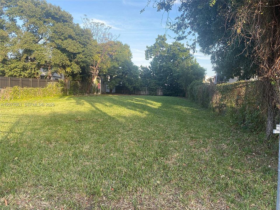 1st image of 209 NW 17th Pl