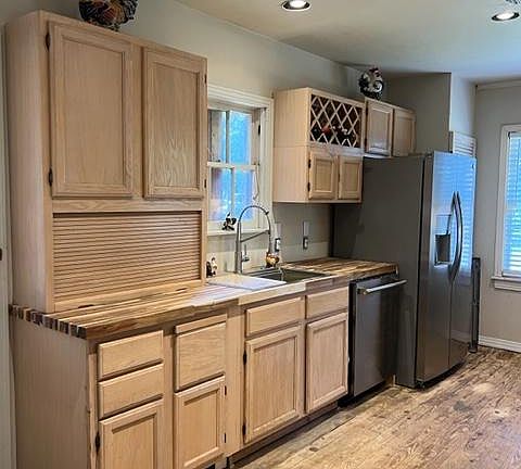 5th image of 2302 Barberry Dr