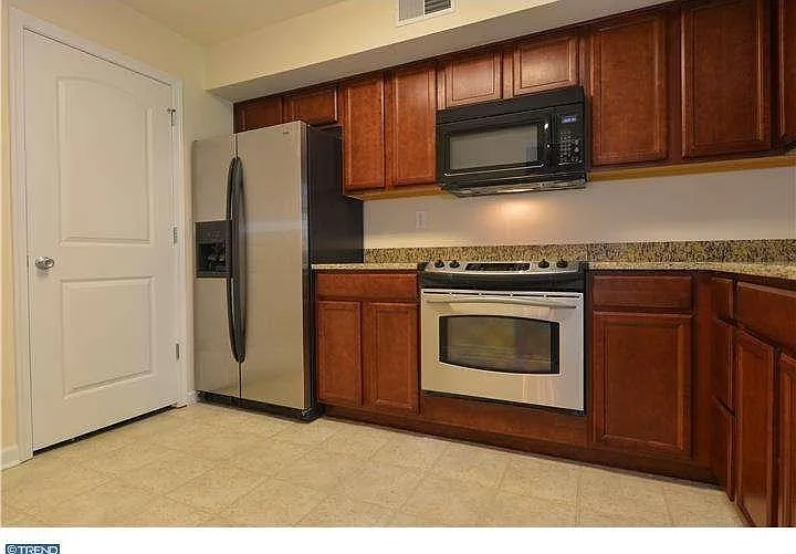 1306 Chelmsford Cir — Photo 3