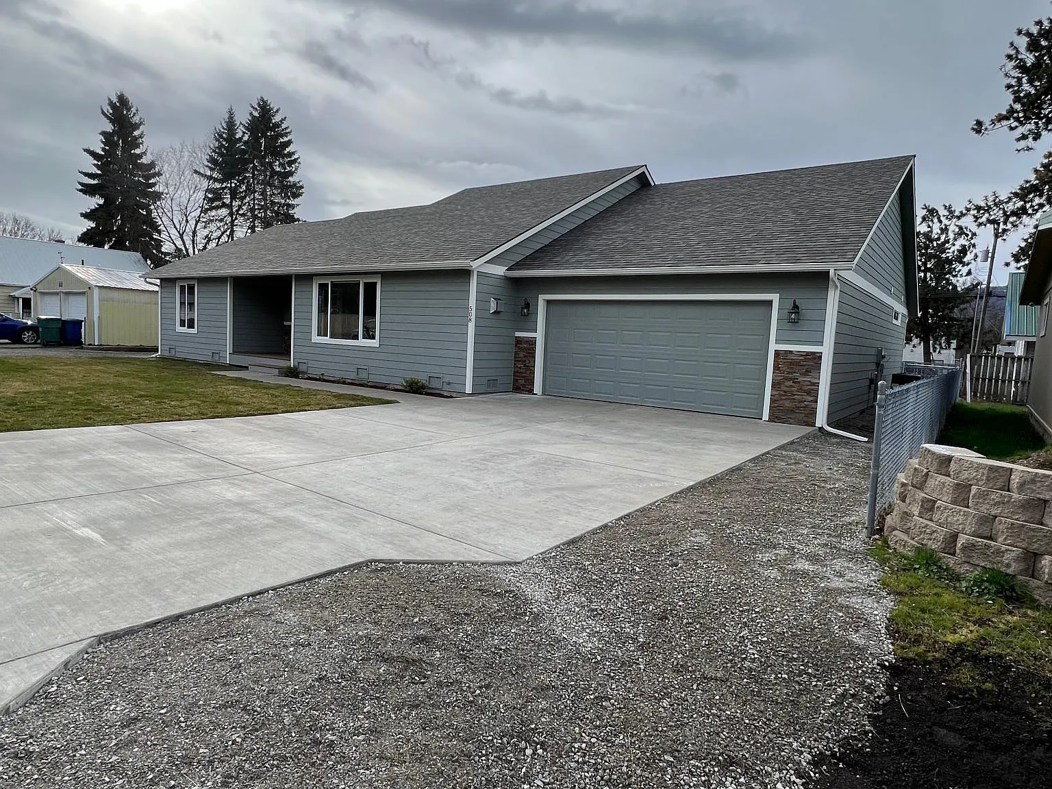 3 bed, 1800 sqft, $2,495 — Photo 1