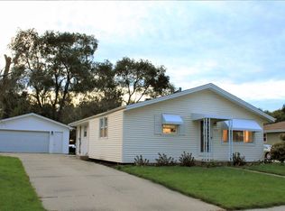 8218 17th Ave, Kenosha, WI 53143