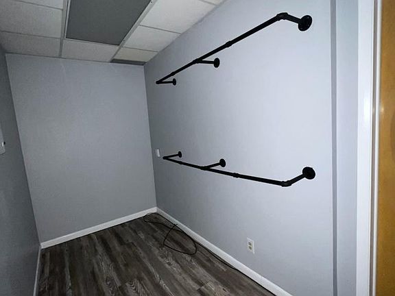 5th image of 143 E Grove St Floor 1