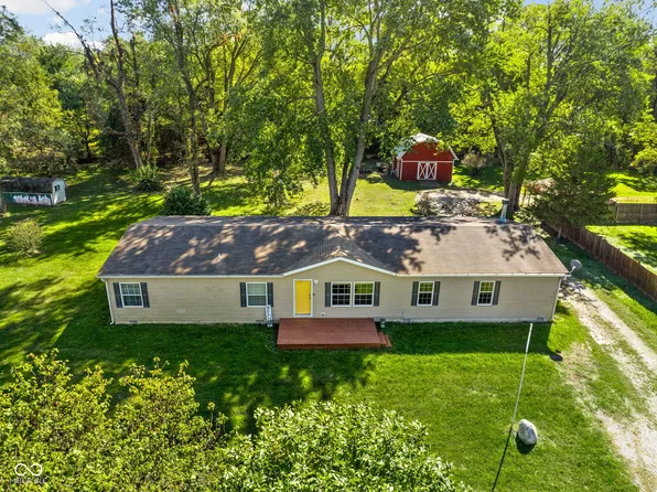 140 Hendricks St, Fillmore, IN 46128