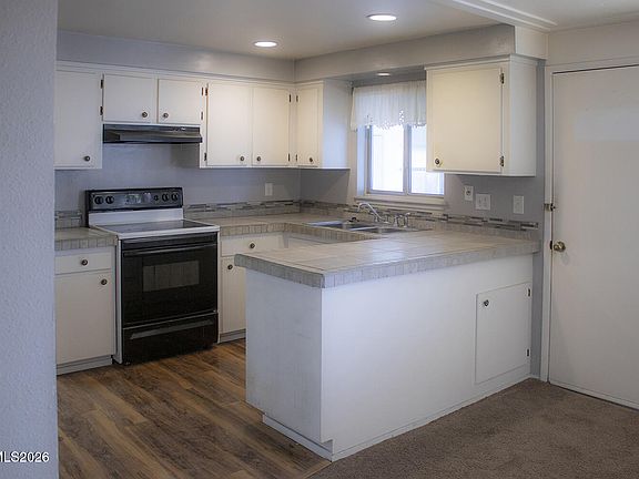 5th image of 425 Spruce Dr