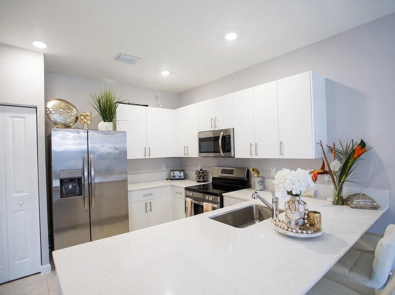 3 bed, 2.5 bath, 1602 sqft, $4,000 — Photo 1