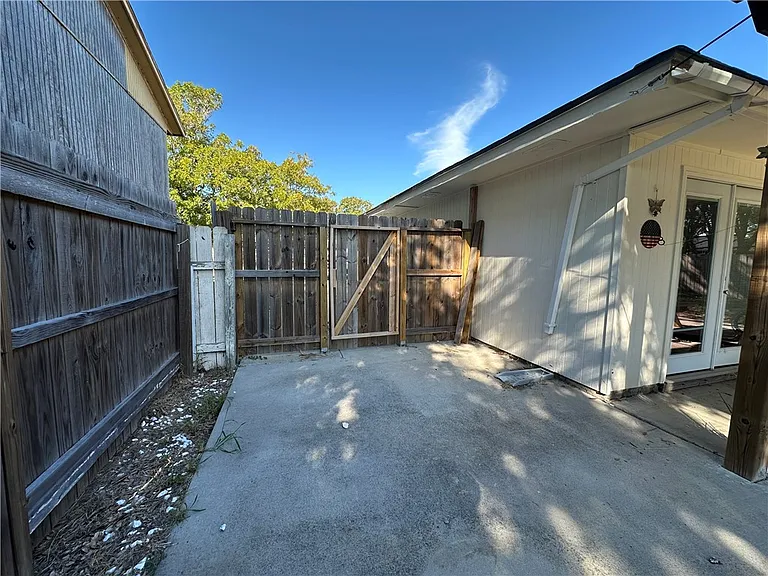 1213 Montreal Dr — Photo 31