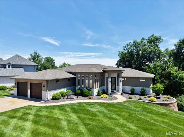 120 El Rancho Dr, Hannibal, MO 63401