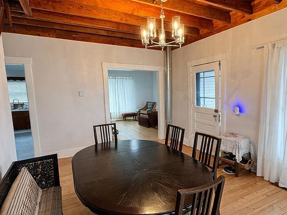 4th image of 403 S Chestnut St