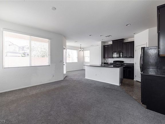 4th image of 9325 Pearblossom Sky Ave