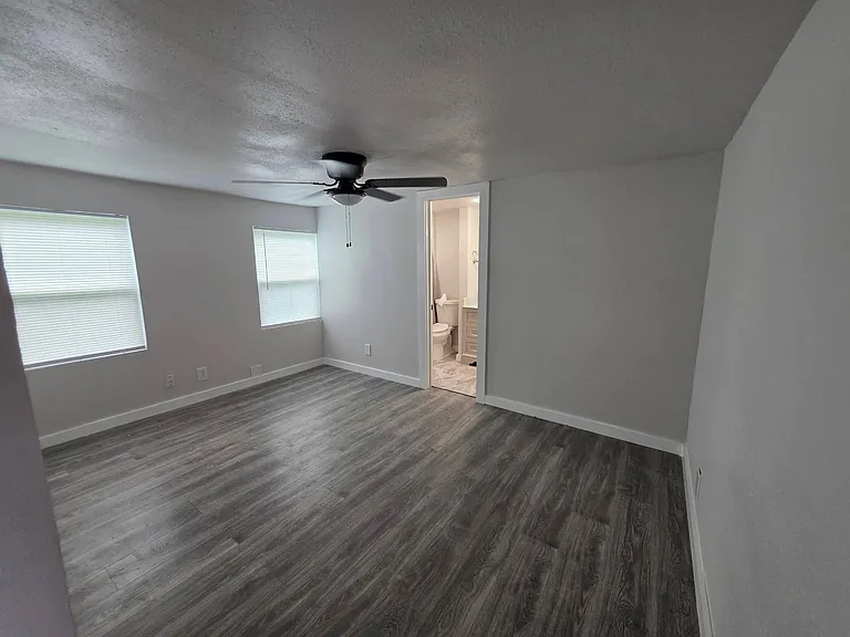 824 Huron Dr — Photo 5