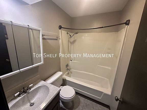5th image of 2142 SE 9th St