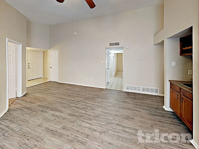 7811 Bluff Trail Dr — Photo 15