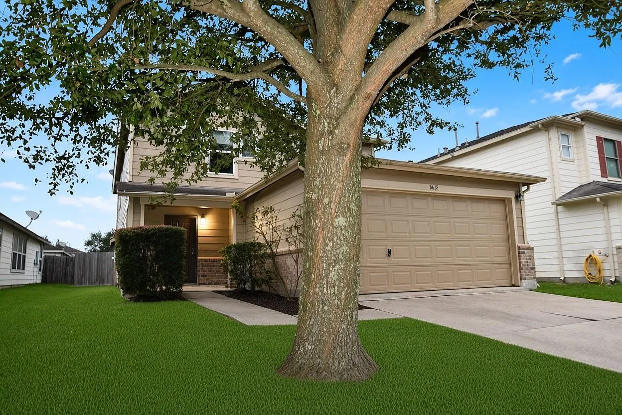 4 bed, 2.0 bath, 2609 sqft, $2,295 — Photo 2