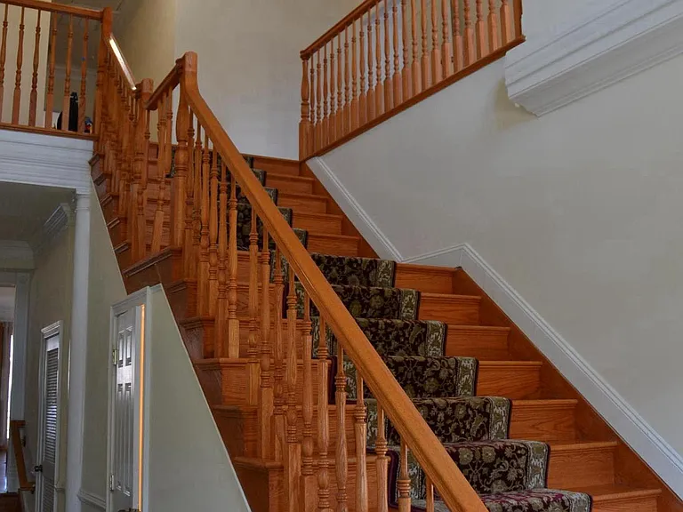Foyer stairs to the top