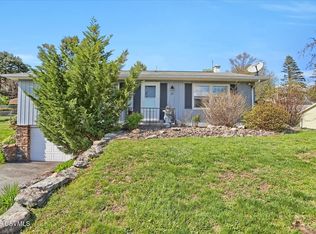 13 Honeysuckle Ln, Milton, PA 17847