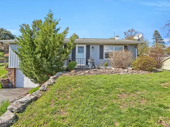 13 Honeysuckle Ln, Milton, PA 17847