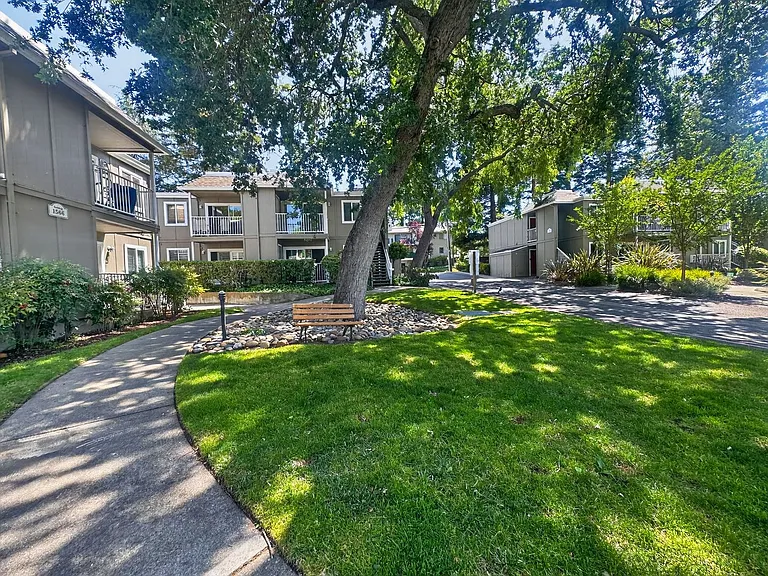 1566 Sunnyvale Ave #9 — Photo 32