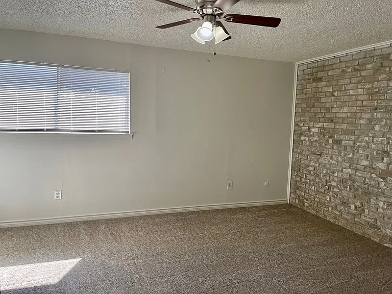 2310 Chapel Hill Ln — Photo 18