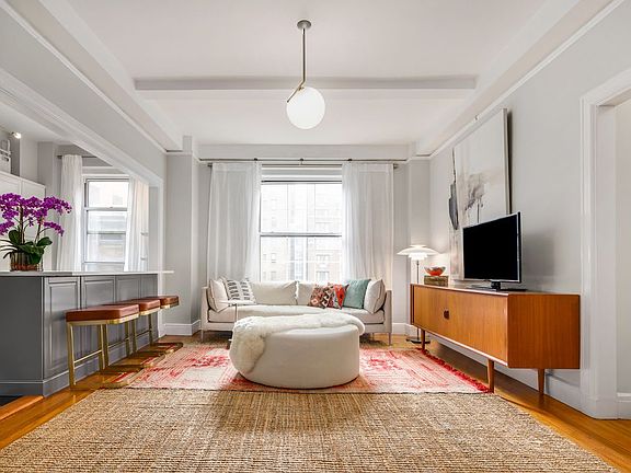 3rd image of 150 E 49th St APT 8D