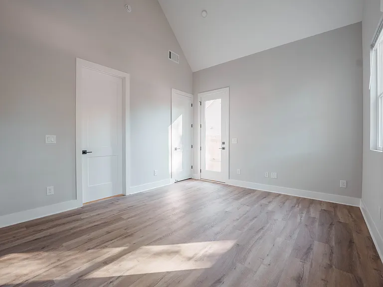 606 Glenwood Pl SE — Photo 3