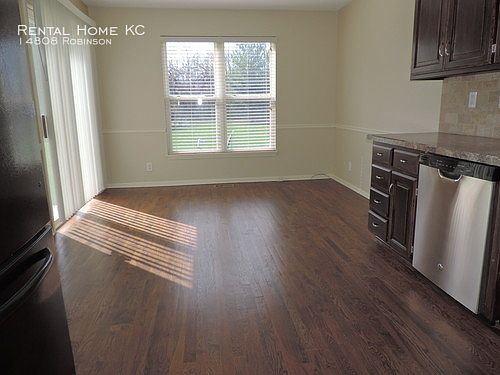 5th image of 14808 Robinson St