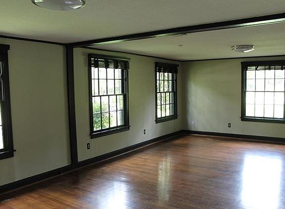 3rd image of 1811 Meadowbrook Dr