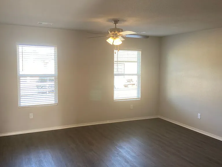 2515 Grand Ln — Photo 12