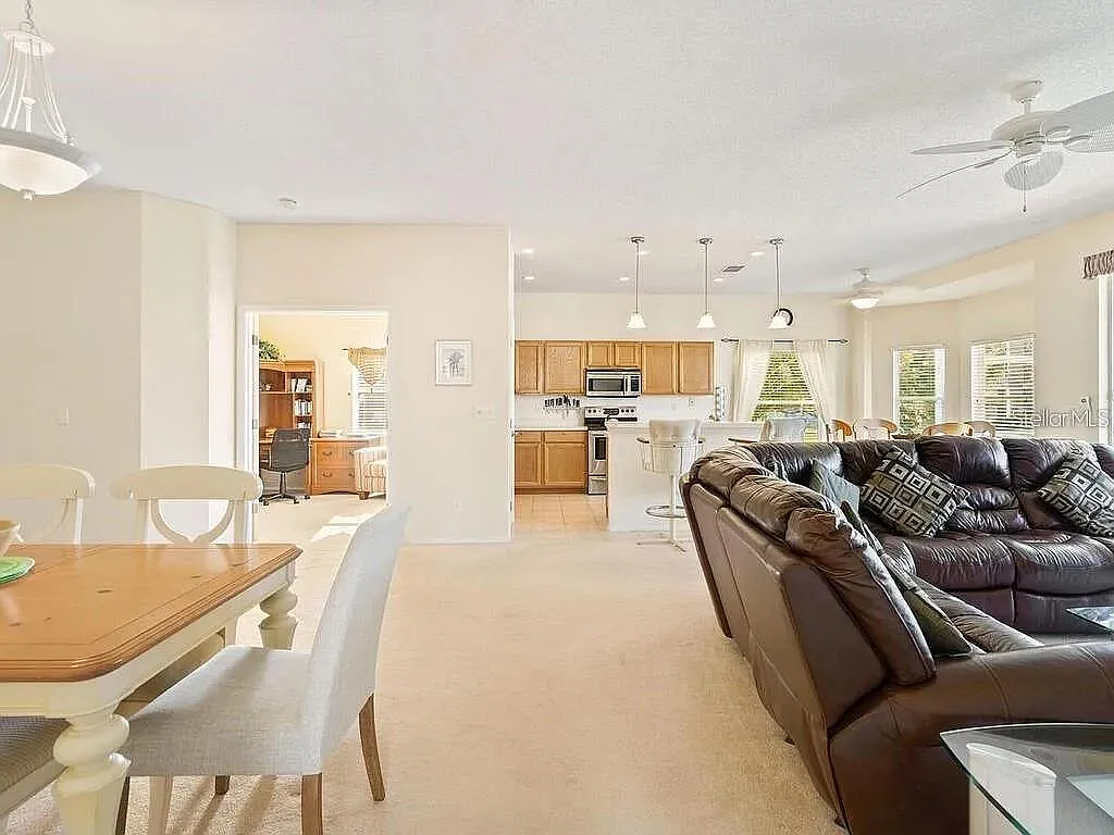 4 bed, 2.0 bath, 1816 sqft, $3,700 — Photo 4