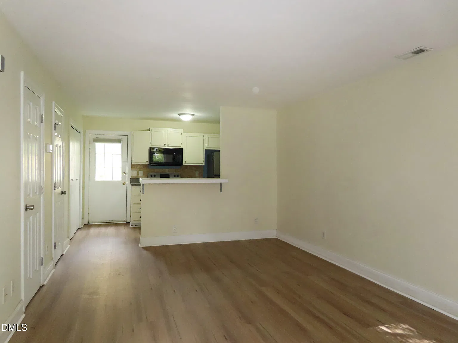 2 bed, 1.5 bath, 900 sqft, $1,895 — Photo 2