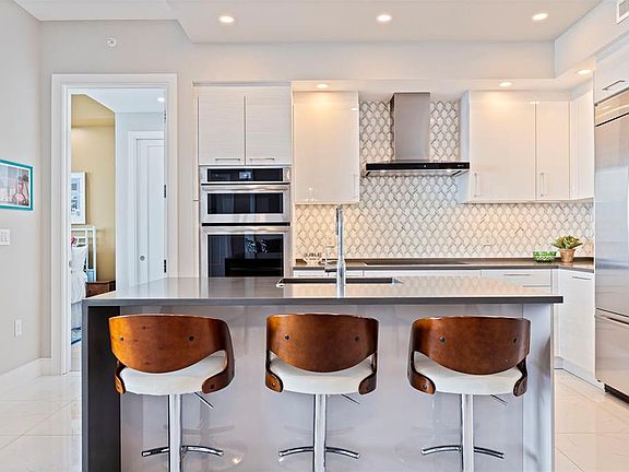 5th image of 100 1ST AVENUE N #2902