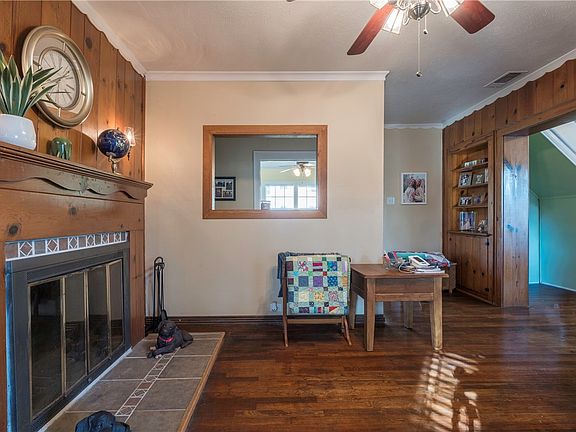 5th image of 205 Barton St