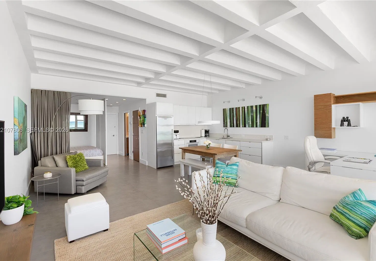The Executive Condo — Photo 4