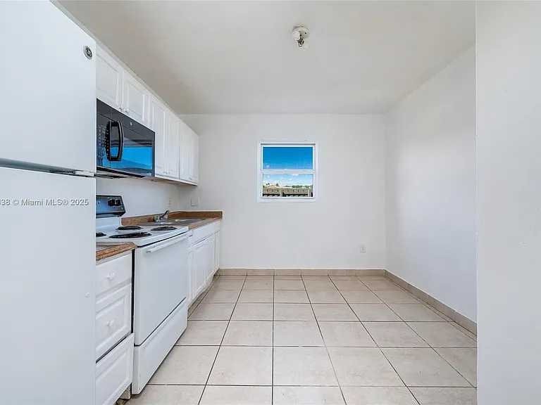 520 SW Krome Ter #1 — Photo 6