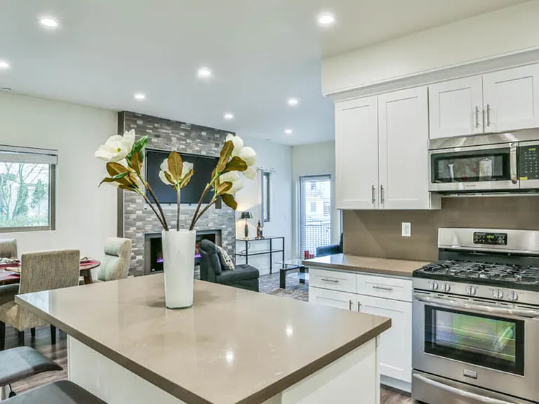 1424 S Bentley Ave #101 — Photo 2
