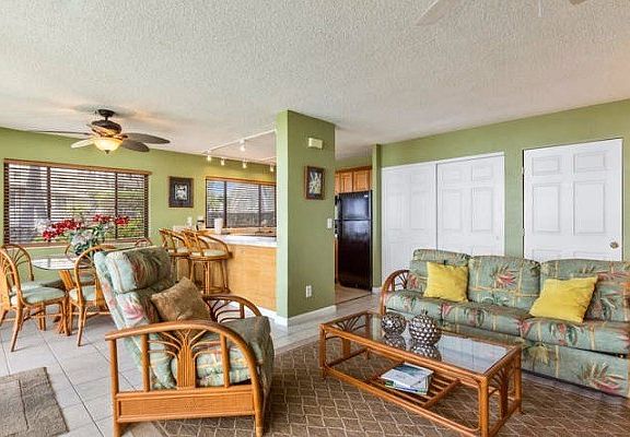 4th image of 75-5888 Alii Dr APT D8