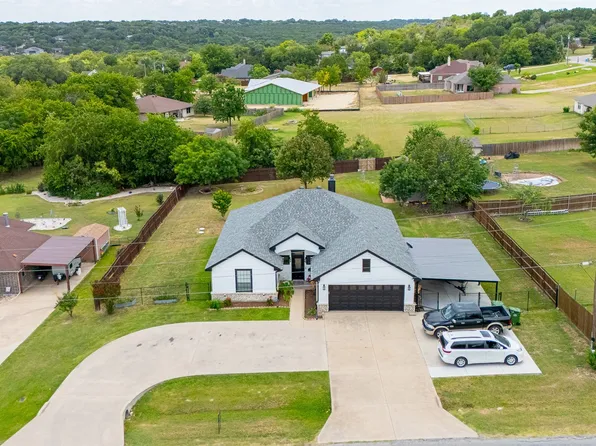1305 E Apache Trl, Granbury, TX 76048