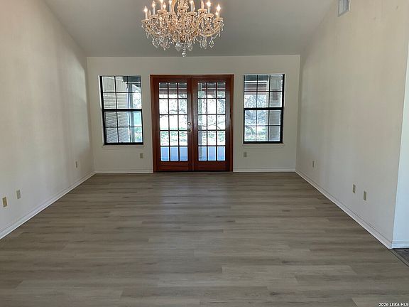 5th image of 902 Eagle Creek Dr.