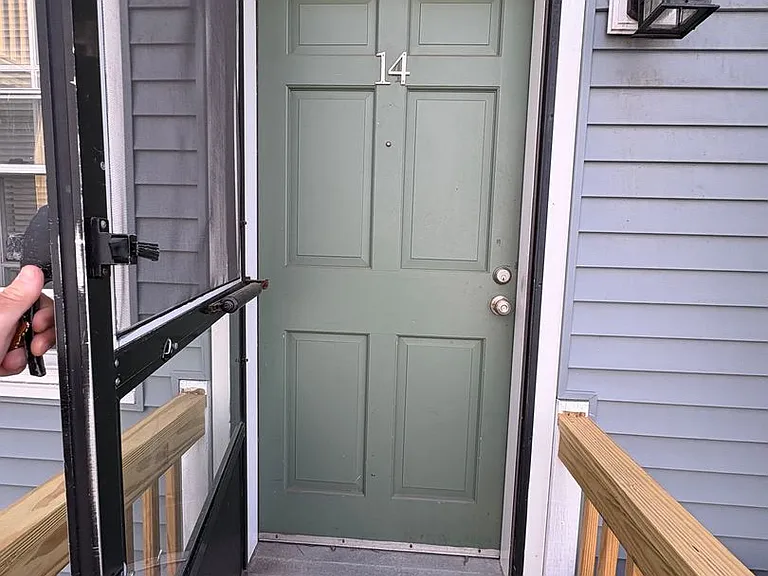 84 Cabot St — Photo 2